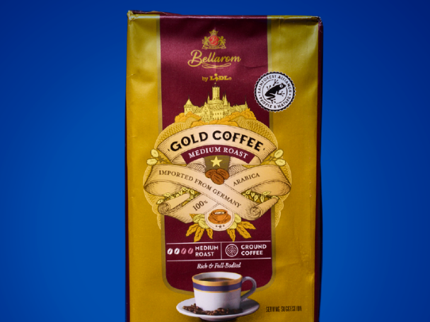 Gold coffee bag, medium roast, imported from Germany, 100% Arabica, Rich & Full-Bodied.